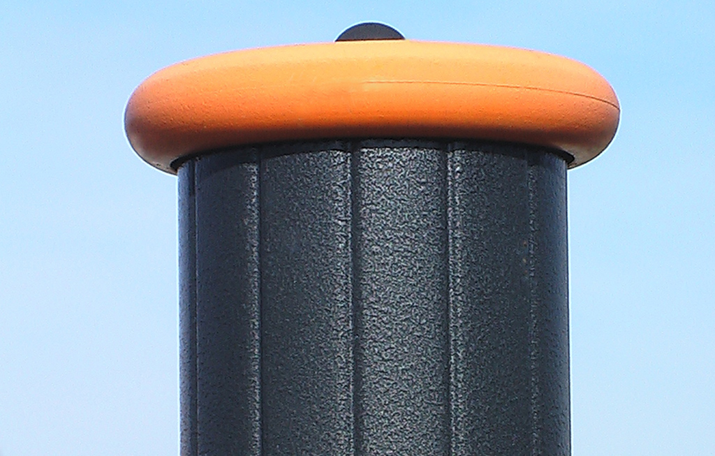 The 125mm diameter posts