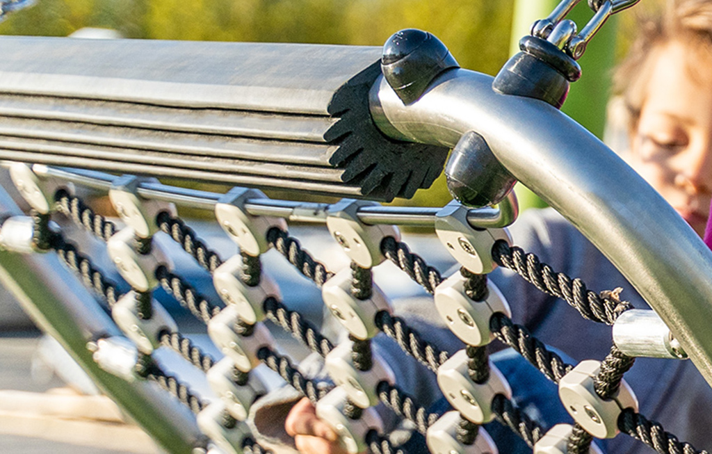 The braided rope seat