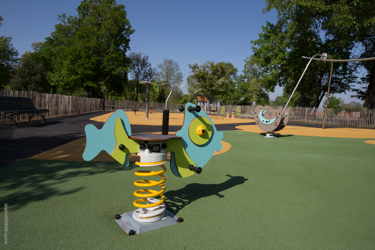 Rochefort Giles Delecuvellerie Proludic Playground springer in foreground image 1