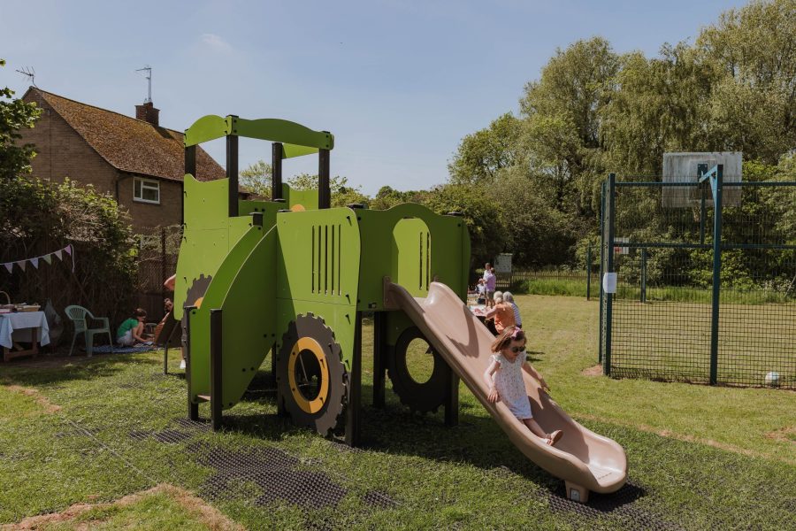 Pocket Park opens – the big green tractor multiplay unit comes to Sulgrave!
